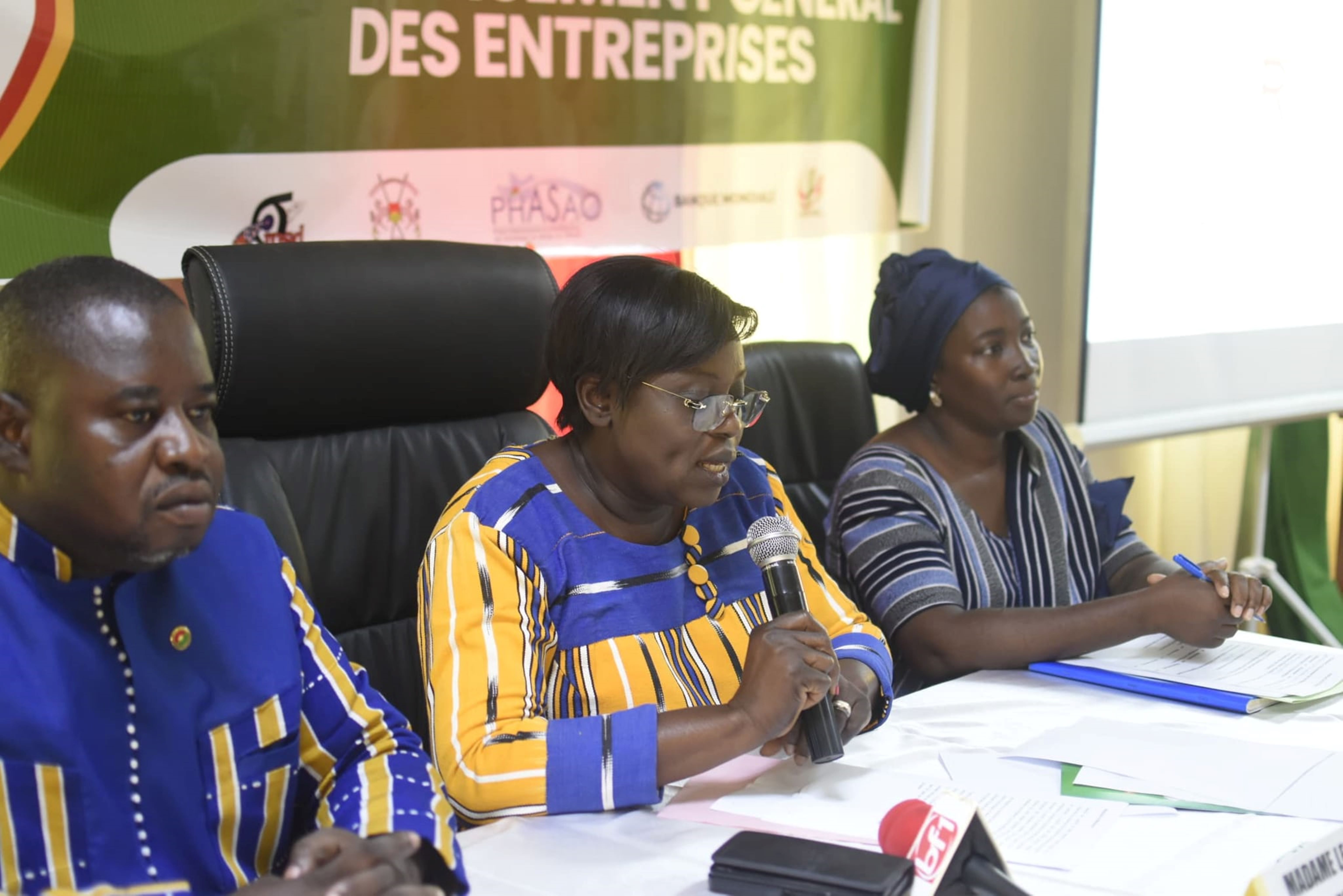Recensement général des entreprises ntreprises (RGE) : l’équipe technique de l’Institut national de la statistique et la démographie (INSD) explique les grands points de l'opération aux acteurs dans la région du plateau central